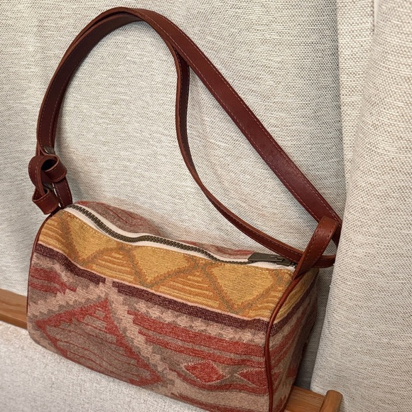 Classic Pendleton Brown and Tan Women's Bag - Picture 3 of 15